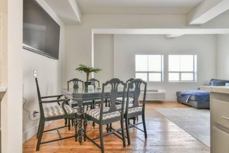 The Executive Loft - Walk To Sanford Stadium Athens Exteriör bild